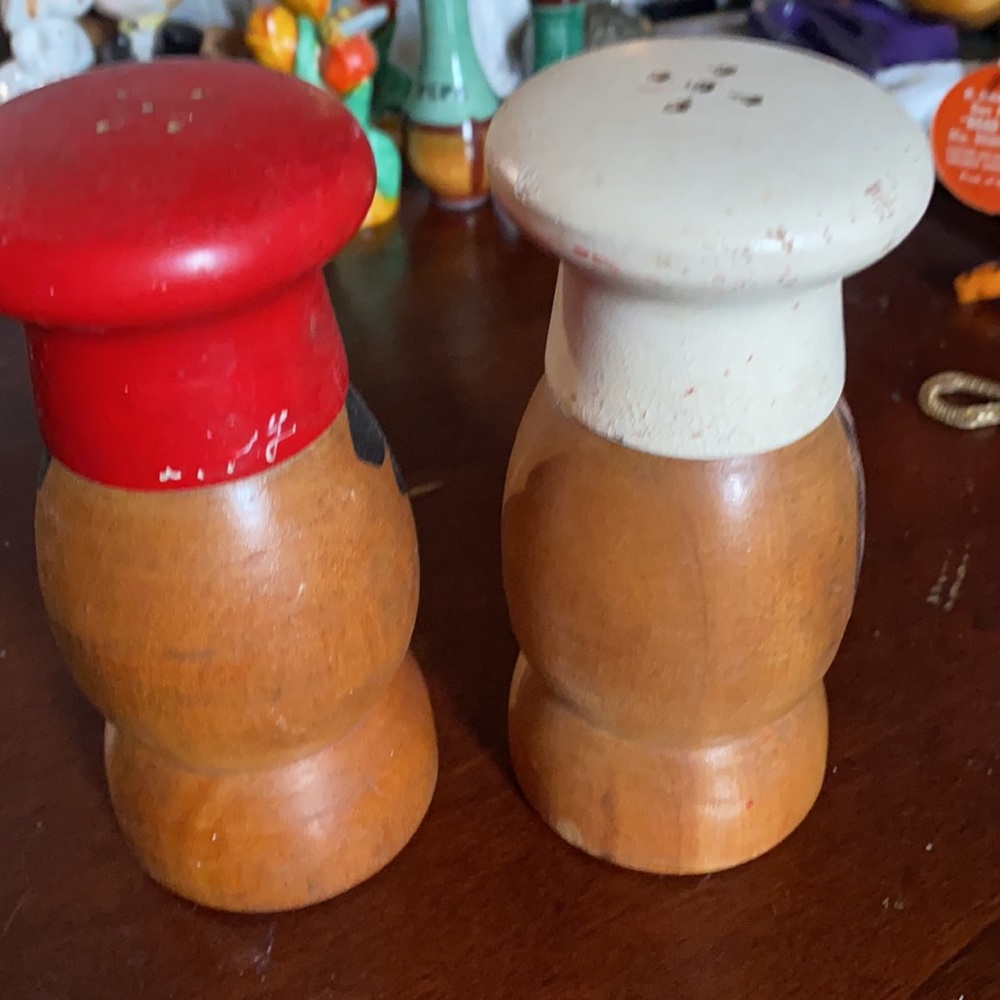 Man and Woman Chef Salt and Pepper Shakers - Picture 3 of 4